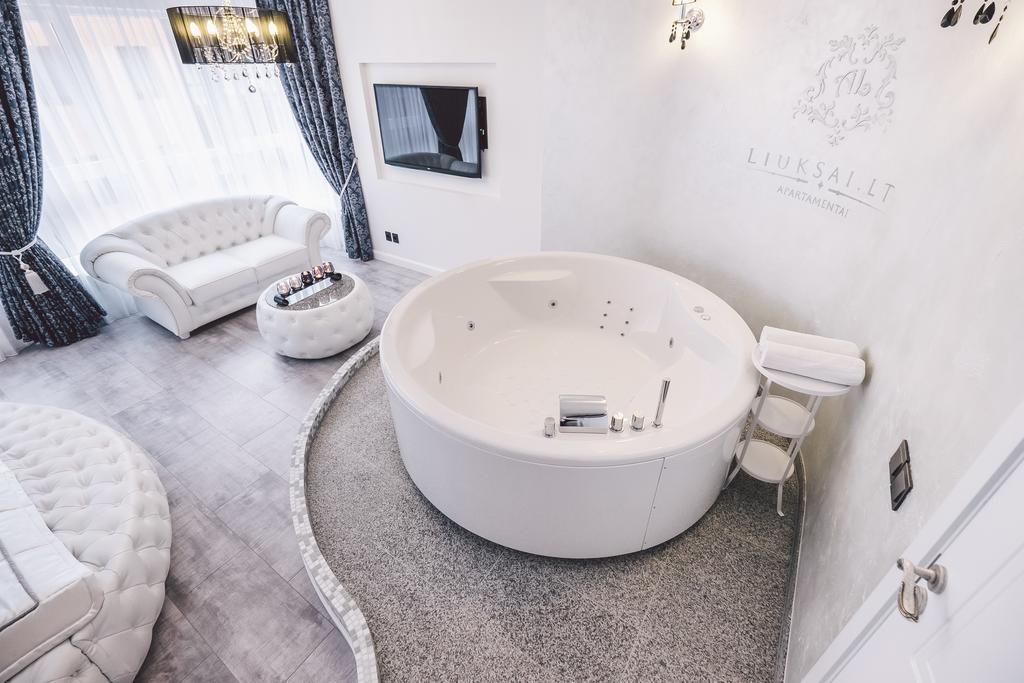 Jacuzzi Romantic Apartment Klaipėda Extérieur photo